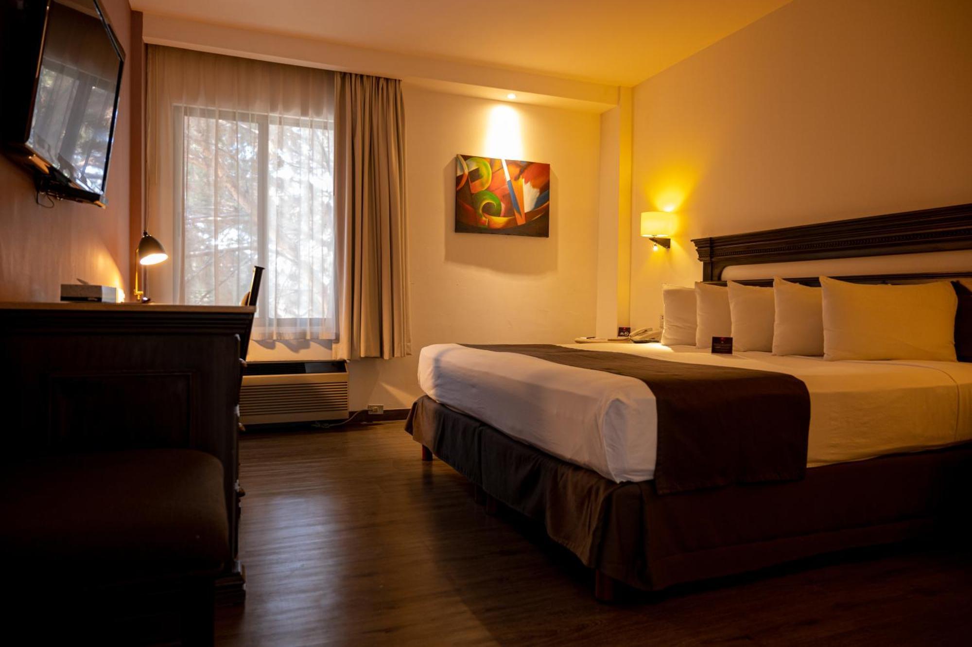 Hotel Victoria Express Durango Room photo