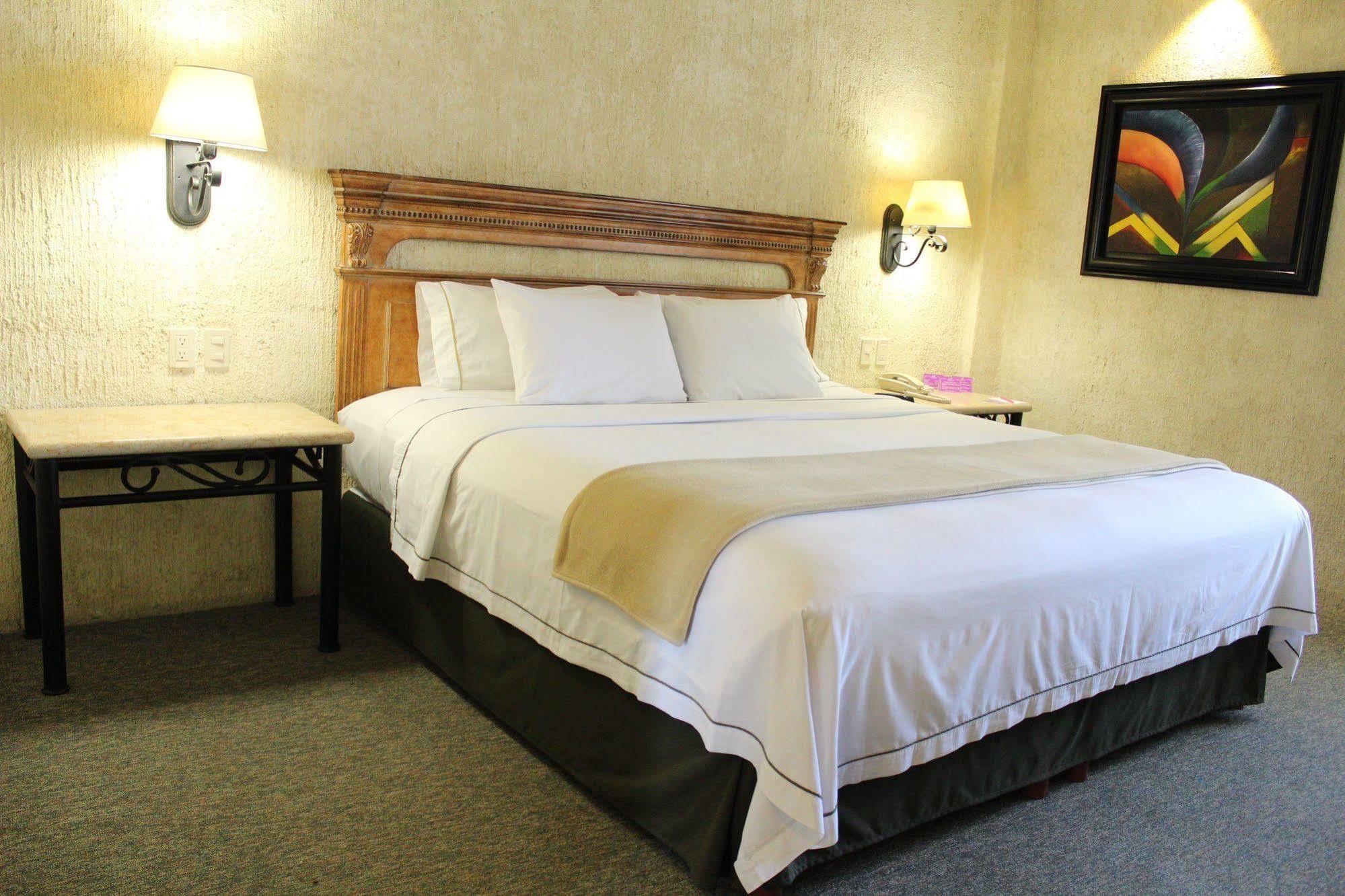 Hotel Victoria Express Durango Exterior photo